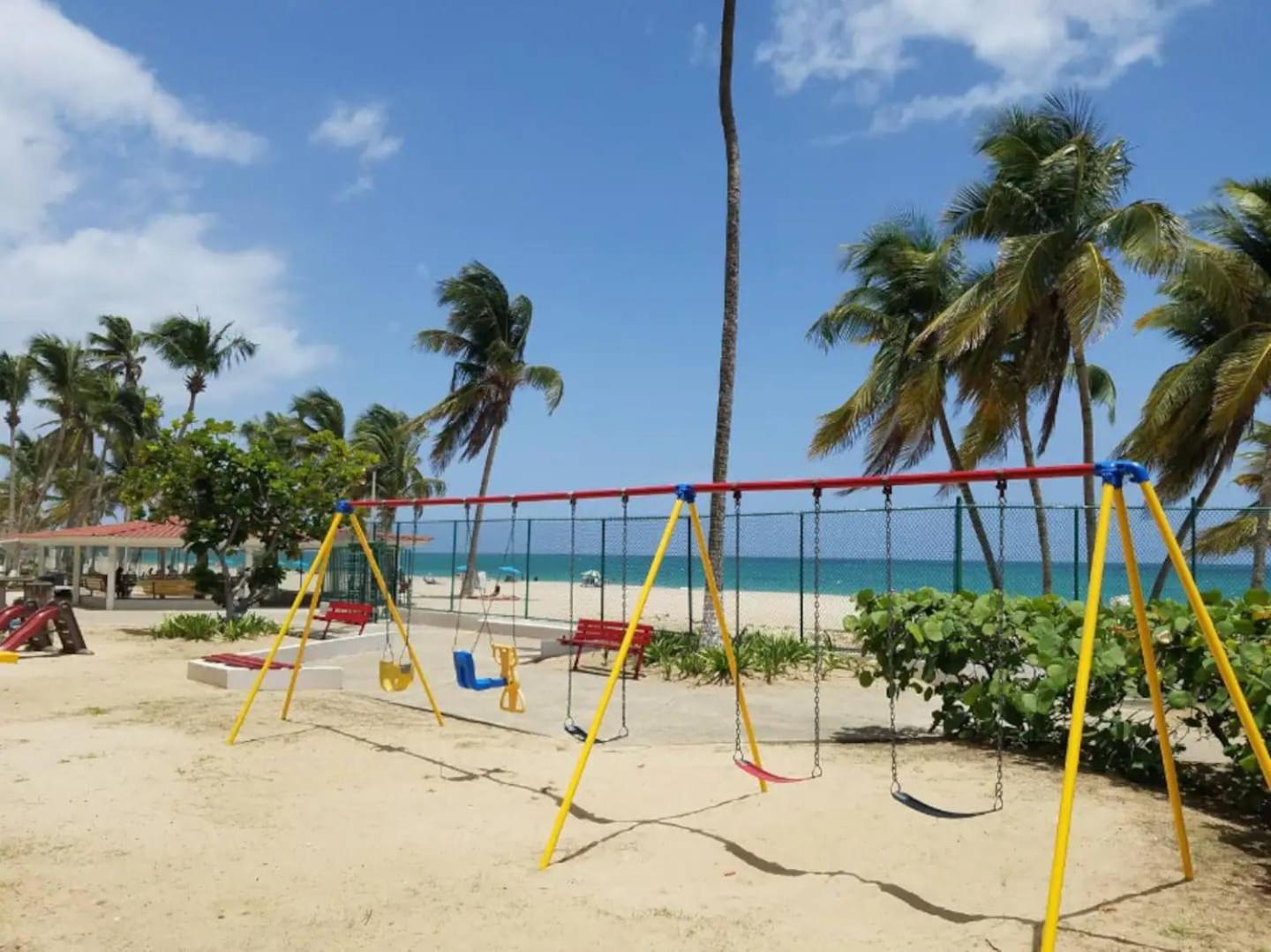Family Beach Getaway- Isla Verde Paradise San Juan Exterior photo
